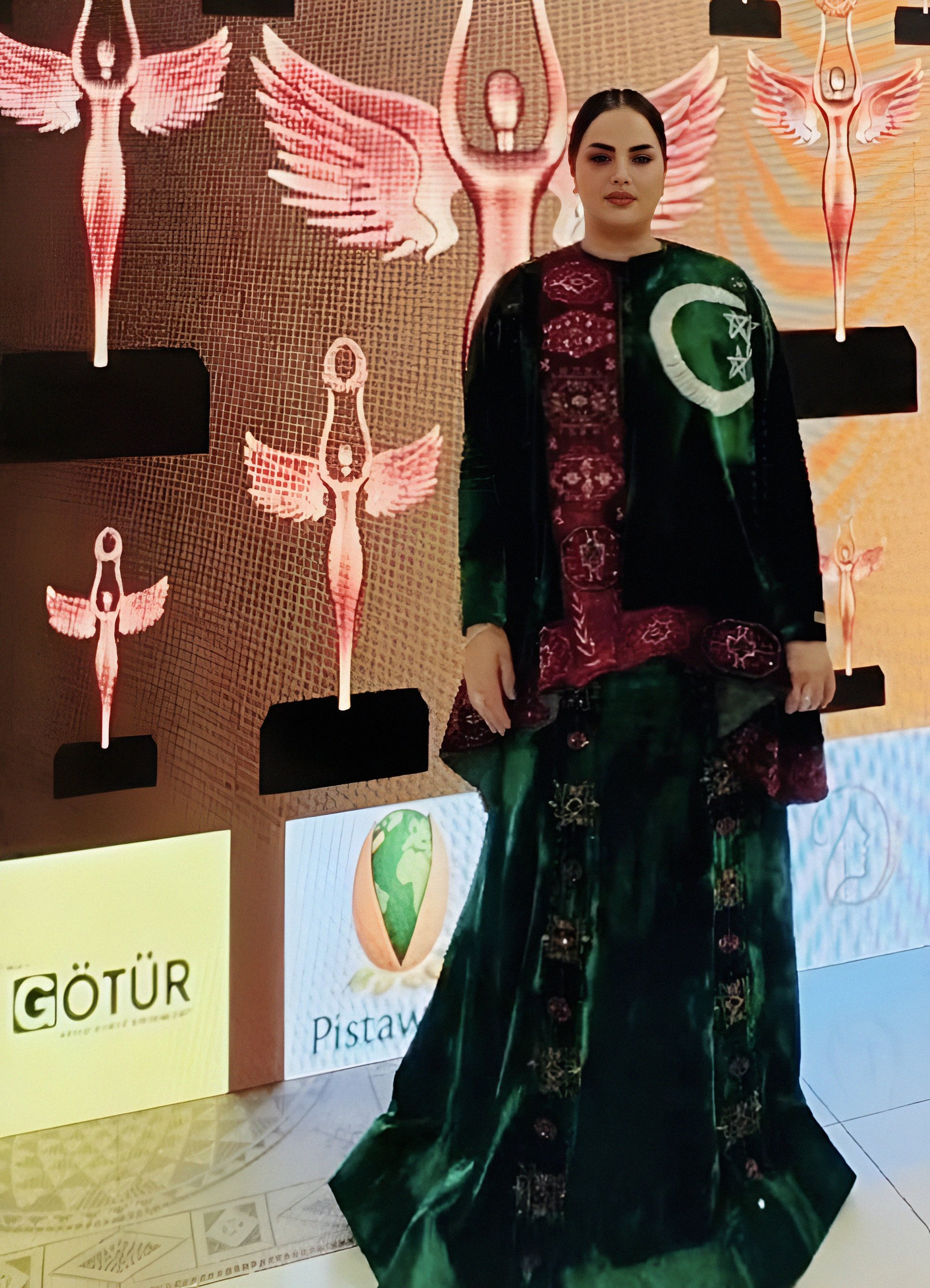 Upfoto En Wn W V1 Bqg Ijusi F V Sxav D Do H O Qg Se B Ku6 Fa Vd6Hrd Ytx