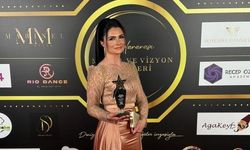 YÜKSELEN MAKE-UP ARTİSTİ ÖDÜLÜ EMİNA DJUTOVİC'İN OLDU