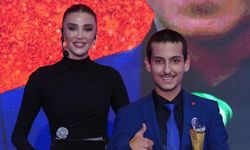 BAŞARILI SUNUCU ÖDÜLÜNÜ ALDI
