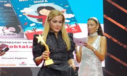BANU KAYINOVA YILIN EĞİTİMCİ YAZARI SEÇİLDİ