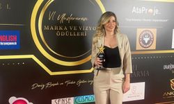 DUYGU AYAZ GECEDE EN BAŞARILI PSİKOLOG ÖDÜLÜNÜ ALDI