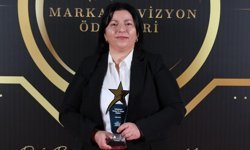 YAZAR VE ŞAİR AYŞE OKAY'A ALANINDA İKİ ÖDÜL TAKDİM EDİLDİ