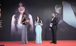 FİLİZ KILIÇ BAŞARISINI "YILIN İLHAM VEREN KADINI" ÖDÜLÜYLE TAÇLANLANDIRDI