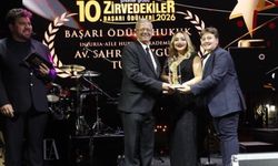 ZİRVEDEKİLER DERGİSİ'NDEN SAHRA DÜZGÜN TUCEL'E ÖDÜL