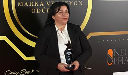 AYŞE OKAY'IN GÜÇLÜ KALEMİNE MARKA VE VİZYON ÖDÜLÜ
