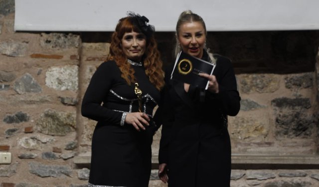 SESİLYA SESİ İLE ÖDÜL GECESİNE DAMGA VURDU