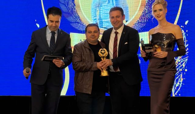 SUNAY DENİZ SİHİRLİ ELLER ÖDÜL TÖRENİNDE