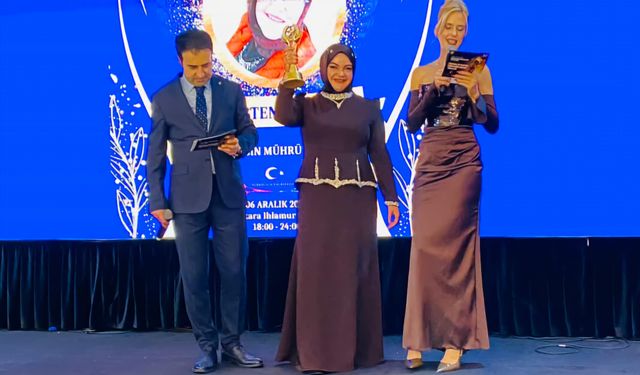 KAŞ TASARIMININ YILDIZI GECEDEN ÖDÜLLE AYRILDI