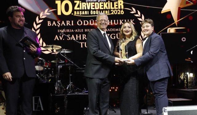 ZİRVEDEKİLER DERGİSİ'NDEN SAHRA DÜZGÜN TUCEL'E ÖDÜL