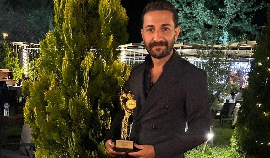 TÜRKİYE'NİN EN BAŞARILI SAÇ KESİM UZMANI ÖDÜLÜ ALİ ÖZĞAN'IN