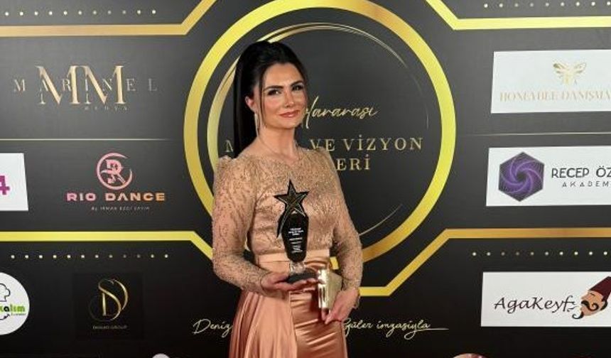 YÜKSELEN MAKE-UP ARTİSTİ ÖDÜLÜ EMİNA'NIN OLDU