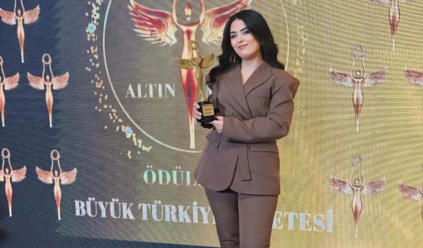SEMA ÖĞRETMEN ALTIN MELEK ÖDÜLÜNÜ ALDI
