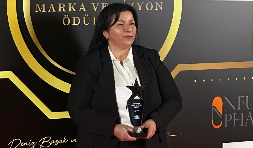AYŞE OKAY'IN GÜÇLÜ KALEMİNE MARKA VE VİZYON ÖDÜLÜ