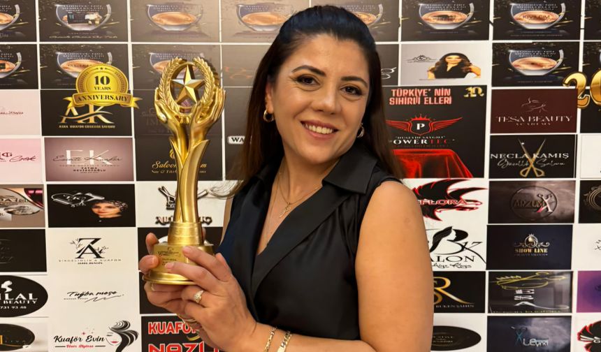 ELİF İPEK’E EN ÇOK TERCİH EDİLEN GELİNLİKÇİ VE MAKYAJ SALONU ÖDÜLÜ