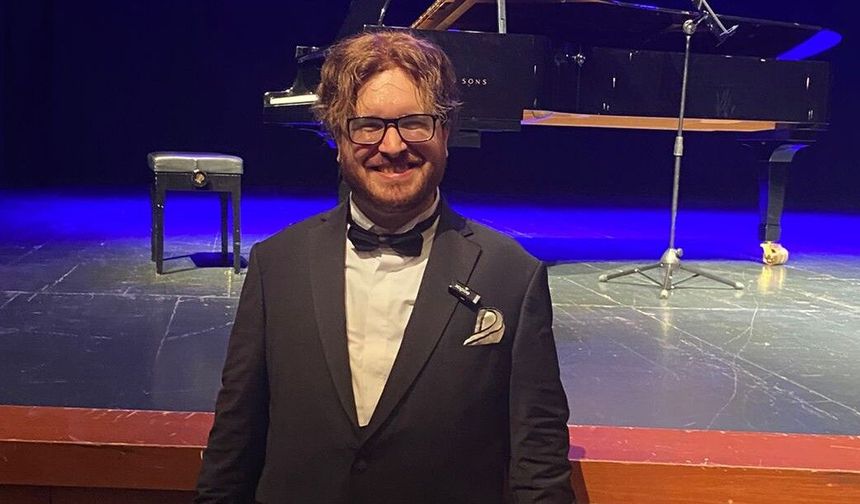 TÜRK OPERASININ EFSANE İSMİ TENOR SEDAT CAN ÖZTOPRAK OPERANIN KALBİ VİYANA'DA DÜNYA PRÖMİYERİNDE BAŞROLDE