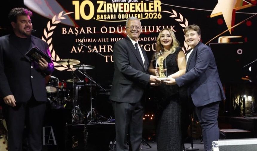 ZİRVEDEKİLER DERGİSİ'NDEN SAHRA DÜZGÜN TUCEL'E ÖDÜL